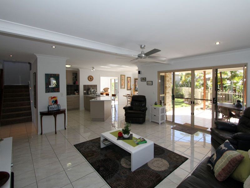21 Seaside Cct, Toogoom QLD 4655