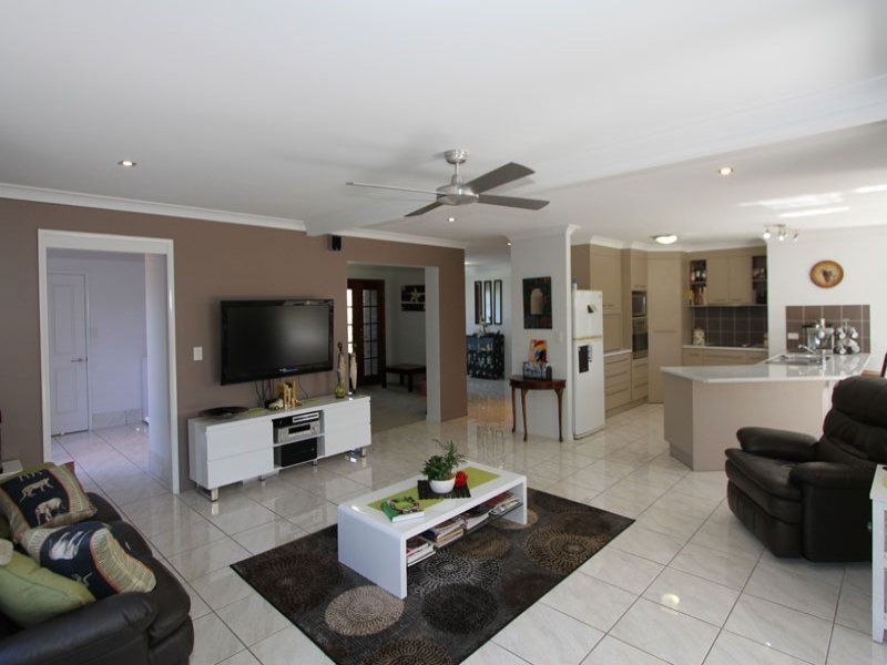 21 Seaside Cct, Toogoom QLD 4655