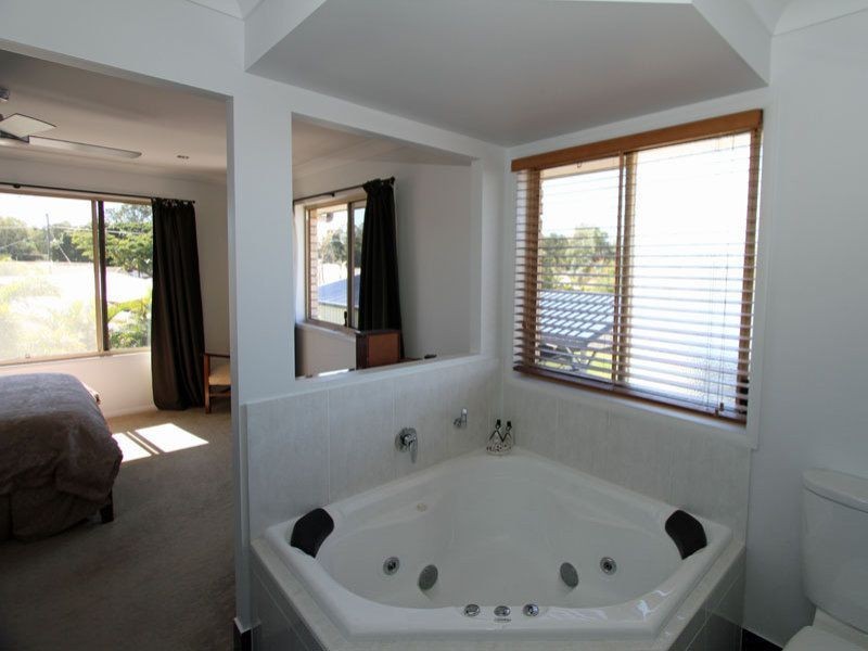 21 Seaside Cct, Toogoom QLD 4655