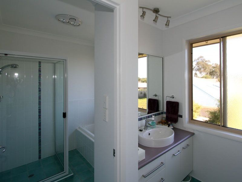 21 Seaside Cct, Toogoom QLD 4655