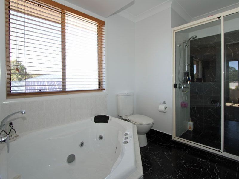 21 Seaside Cct, Toogoom QLD 4655