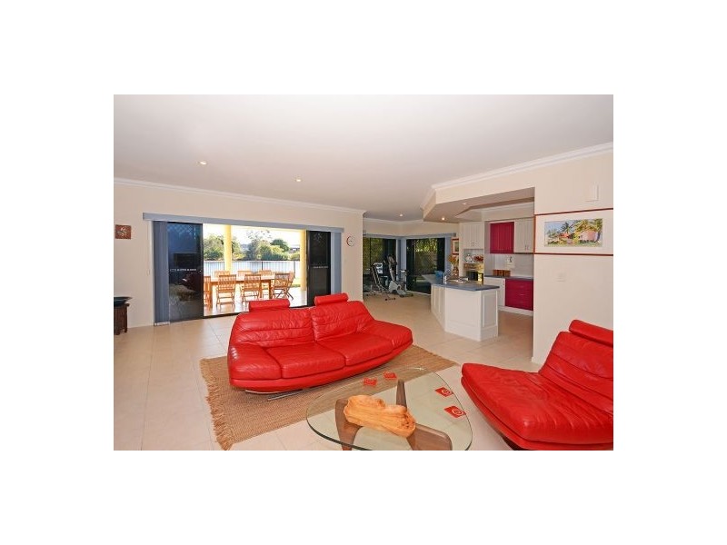 16 Harrison Circuit, Urangan QLD 4655