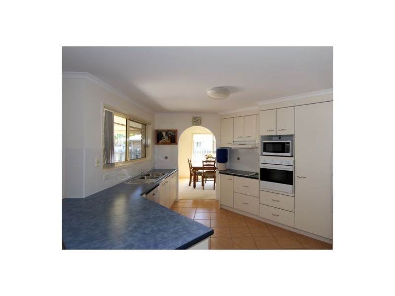 77 Ladbroke Cres, Urangan QLD 4655