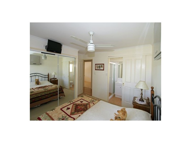 77 Ladbroke Cres, Urangan QLD 4655