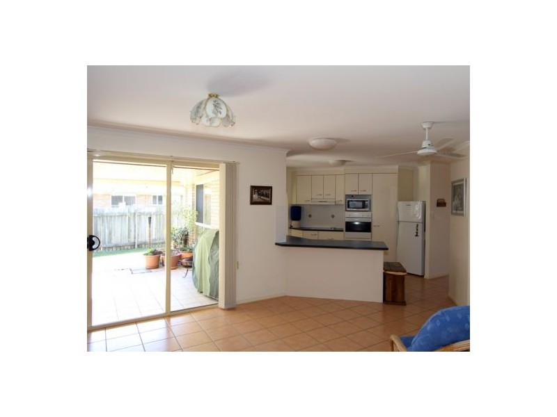 77 Ladbroke Cres, Urangan QLD 4655