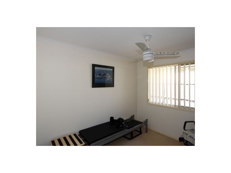 77 Ladbroke Cres, Urangan QLD 4655