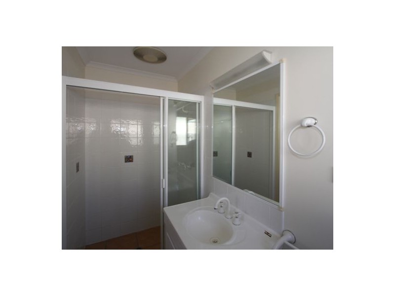 77 Ladbroke Cres, Urangan QLD 4655