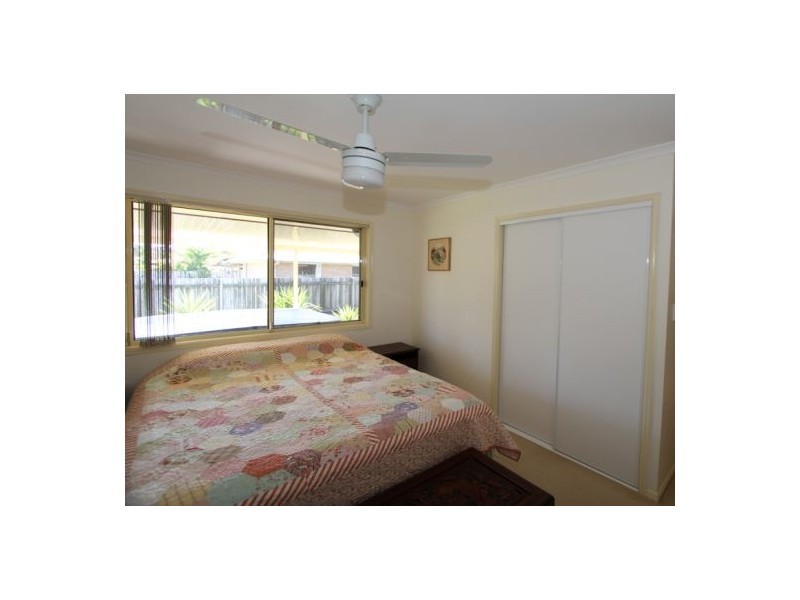 77 Ladbroke Cres, Urangan QLD 4655