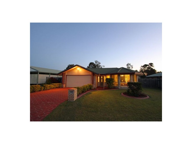 77 Ladbroke Cres, Urangan QLD 4655