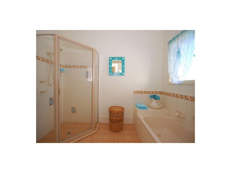 9 Cove Boulevard, River Heads QLD 4655