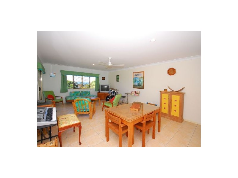 9 Cove Boulevard, River Heads QLD 4655