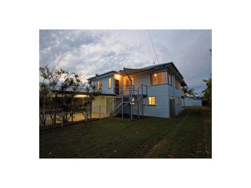 34 Edward St, Urangan QLD 4655
