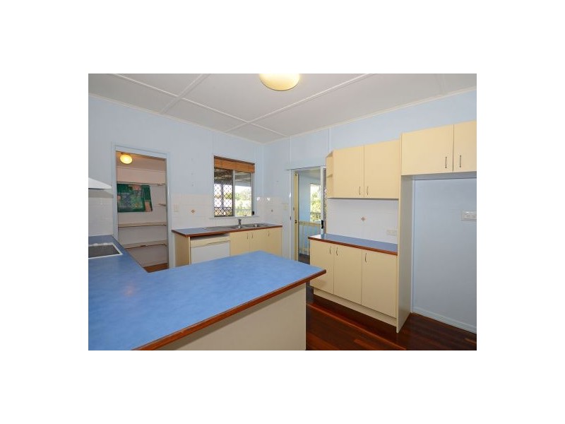 34 Edward St, Urangan QLD 4655