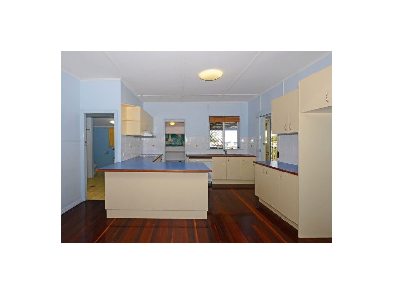 34 Edward St, Urangan QLD 4655