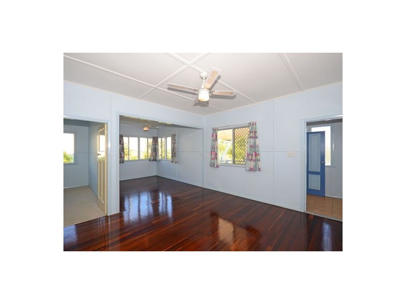 34 Edward St, Urangan QLD 4655