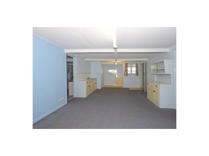 34 Edward St, Urangan QLD 4655