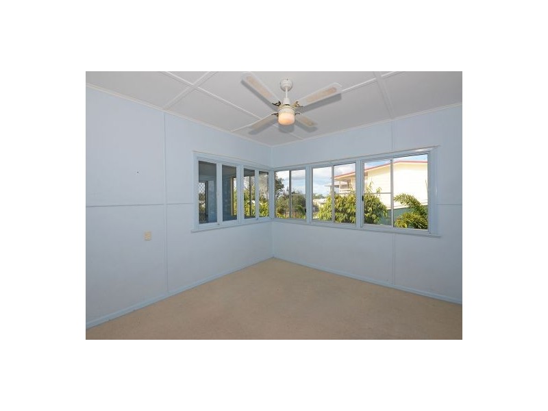 34 Edward St, Urangan QLD 4655