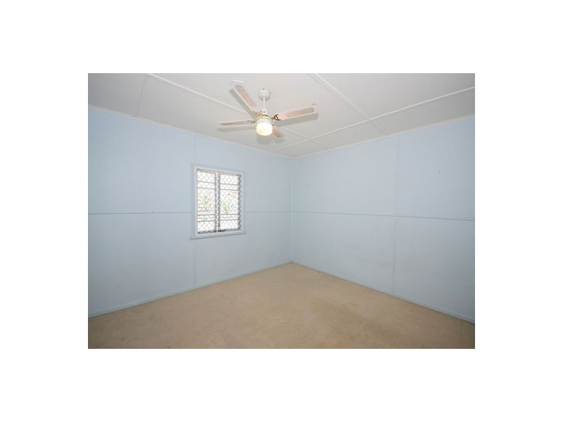 34 Edward St, Urangan QLD 4655