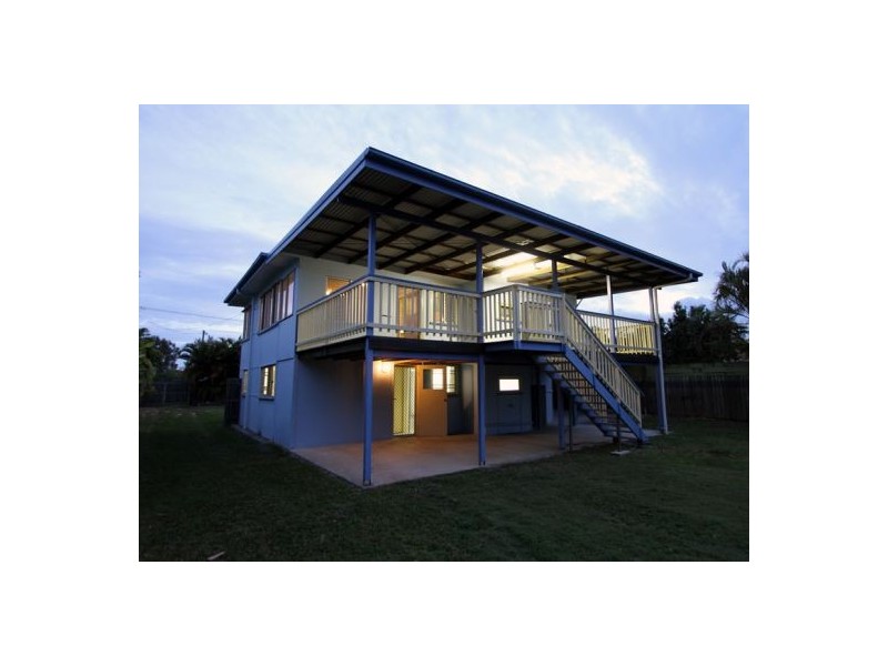 34 Edward St, Urangan QLD 4655