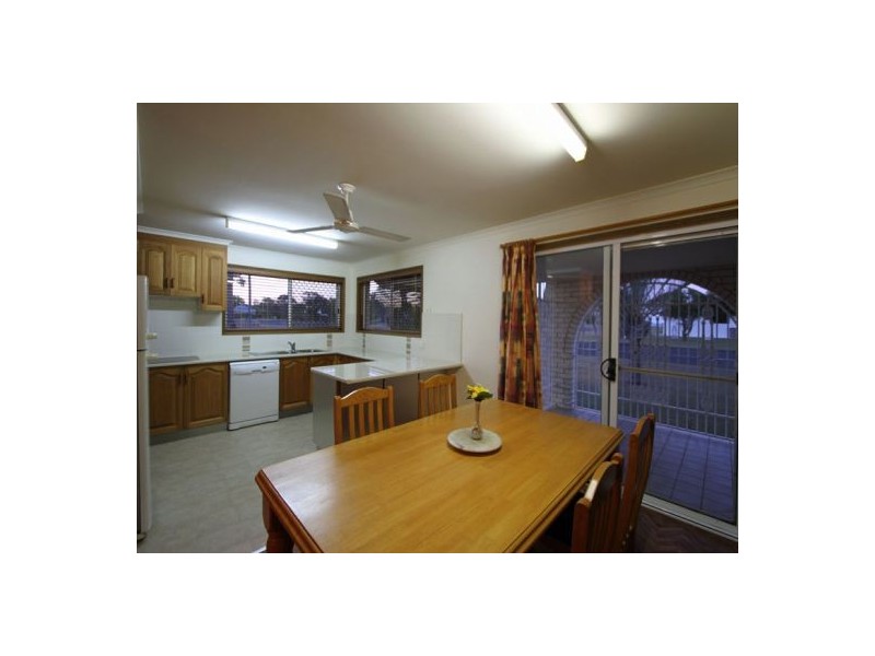 41 Helsham St, Point Vernon QLD 4655