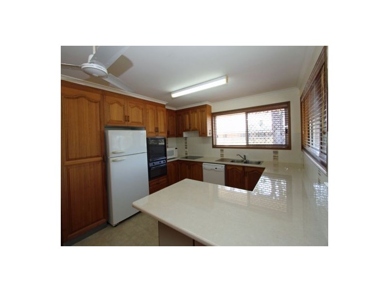 41 Helsham St, Point Vernon QLD 4655