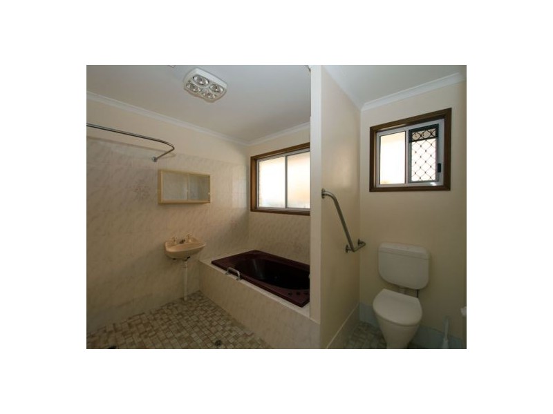 41 Helsham St, Point Vernon QLD 4655