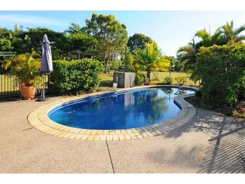 18 Twolyn Street, Urangan QLD 4655