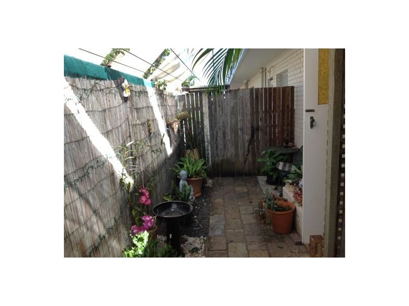 1/5 Mckean Road, Scarness QLD 4655