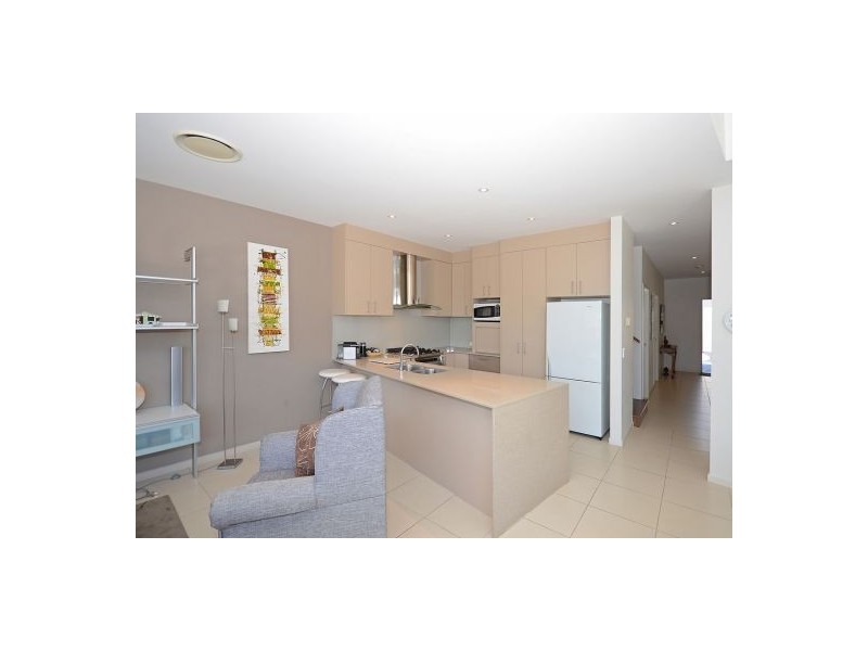4/8 Hervey Street, Scarness QLD 4655