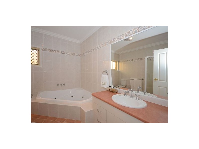 14 Jonwest Close, Torquay QLD 4655