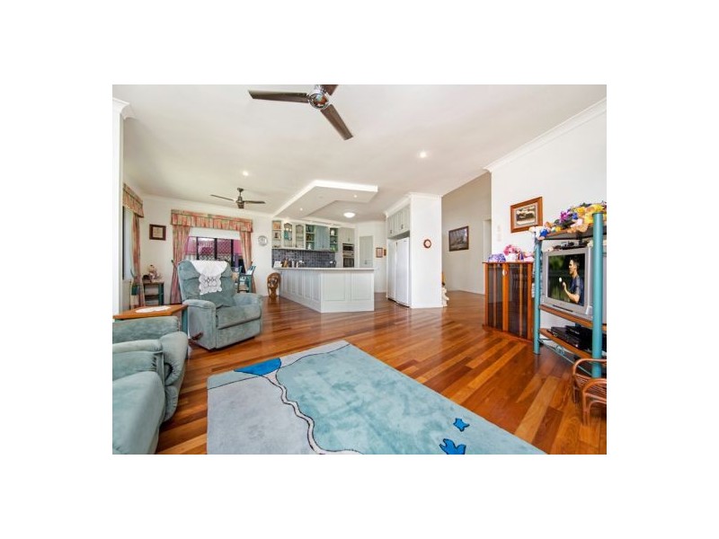 43 Esplanade, Point Vernon QLD 4655