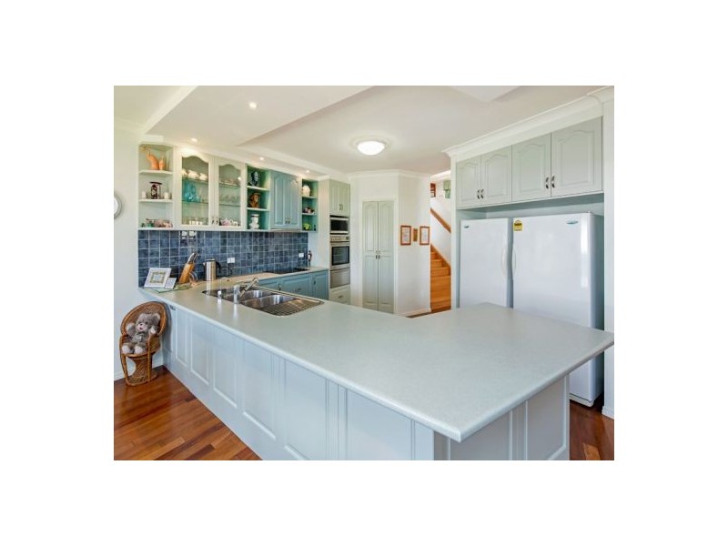 43 Esplanade, Point Vernon QLD 4655