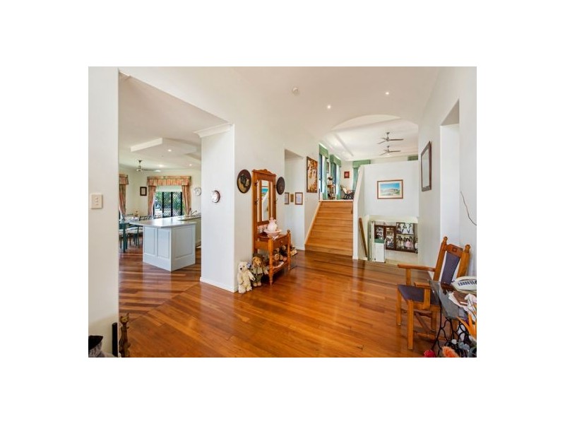 43 Esplanade, Point Vernon QLD 4655