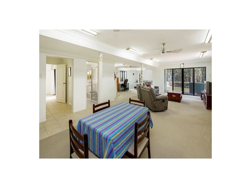 43 Esplanade, Point Vernon QLD 4655