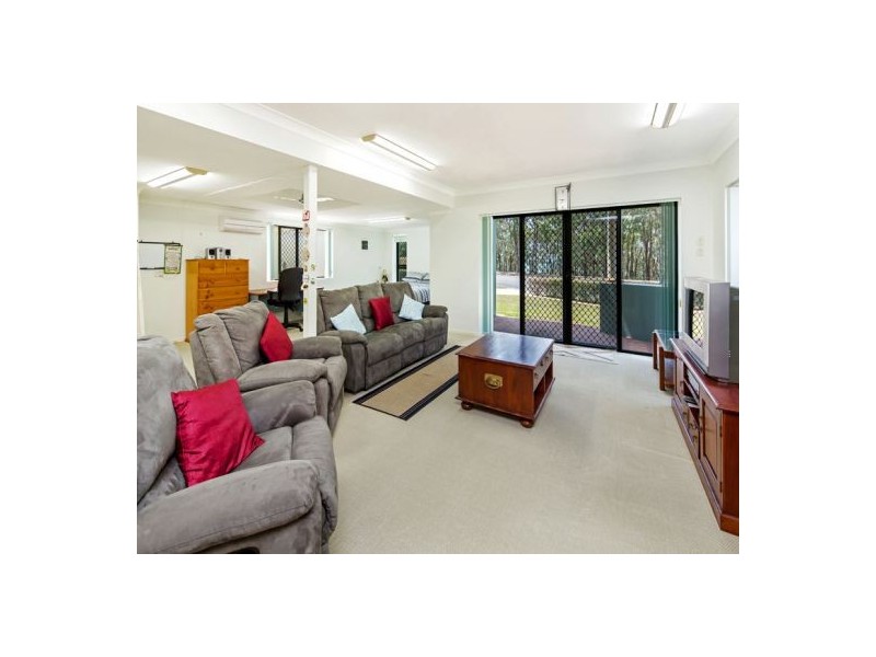 43 Esplanade, Point Vernon QLD 4655