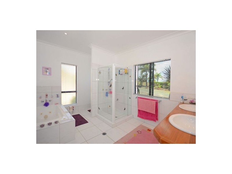 17 Cove Boulevard, River Heads QLD 4655