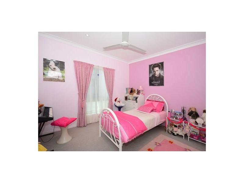 17 Cove Boulevard, River Heads QLD 4655