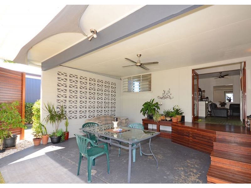 75 Dayman Street, Urangan QLD 4655