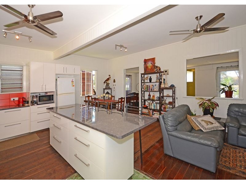 75 Dayman Street, Urangan QLD 4655