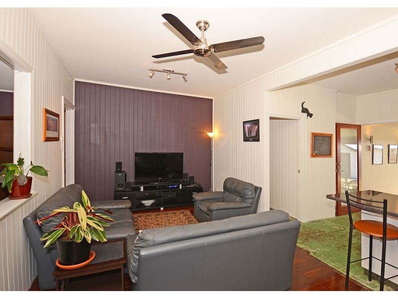 75 Dayman Street, Urangan QLD 4655