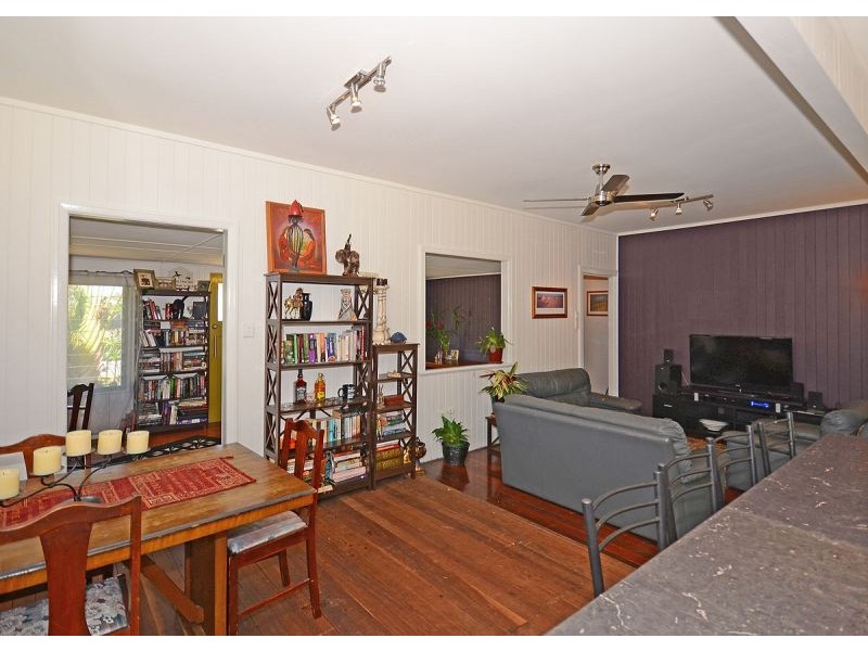 75 Dayman Street, Urangan QLD 4655