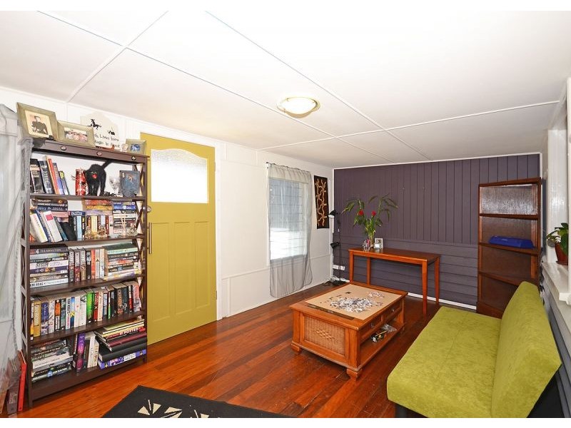 75 Dayman Street, Urangan QLD 4655