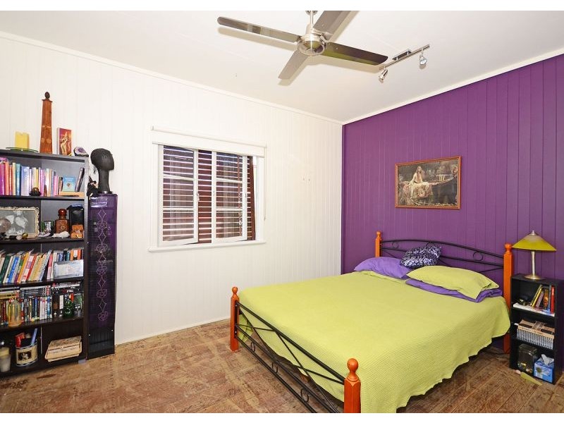 75 Dayman Street, Urangan QLD 4655