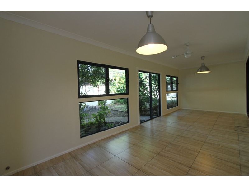 19 Richard Street, Urangan QLD 4655