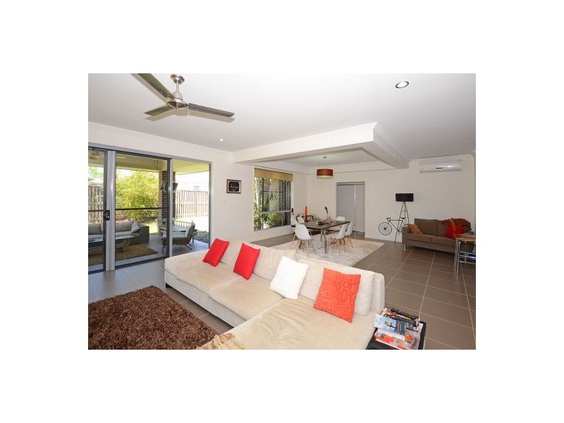 8 Dugong Avenue, Pialba QLD 4655
