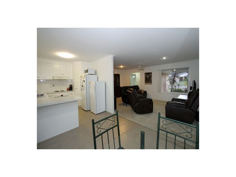 12 Topaz Circuit, Urangan QLD 4655