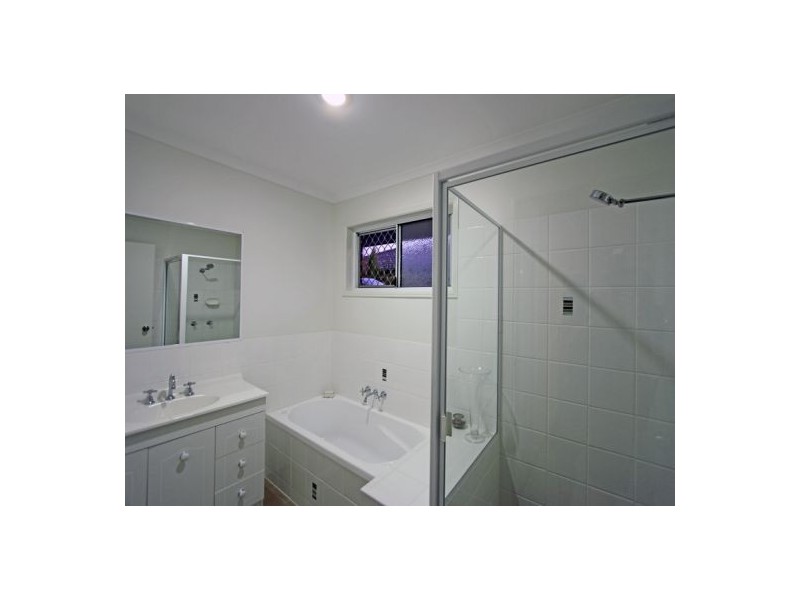 12 Topaz Circuit, Urangan QLD 4655