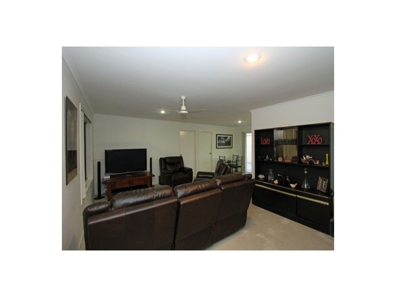 12 Topaz Circuit, Urangan QLD 4655