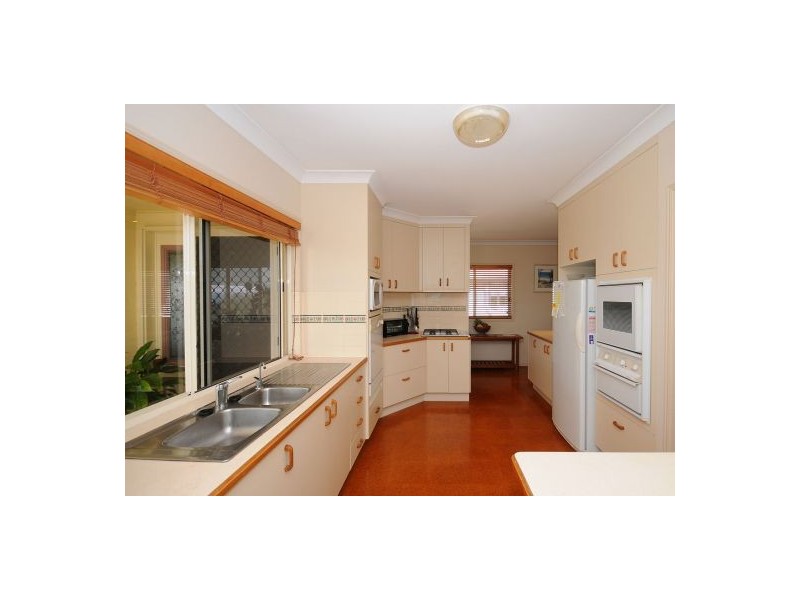 99 Esplanade, Point Vernon QLD 4655
