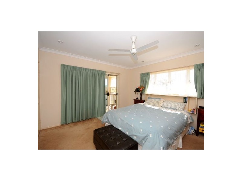 99 Esplanade, Point Vernon QLD 4655